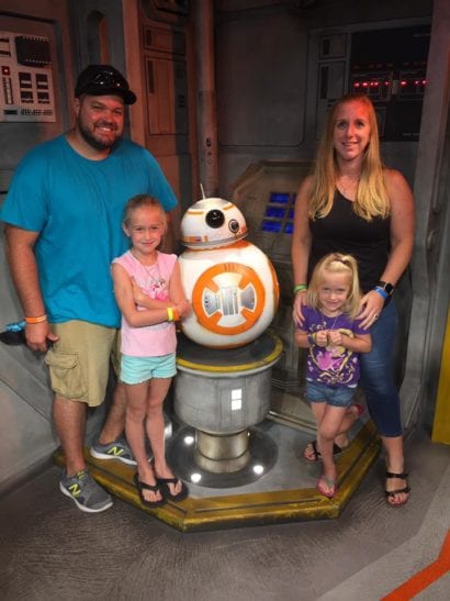 Family with Star Wars character in Disney