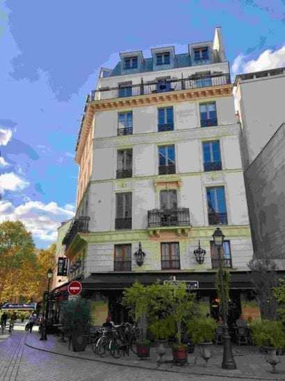 Historic hotel in Graci France
